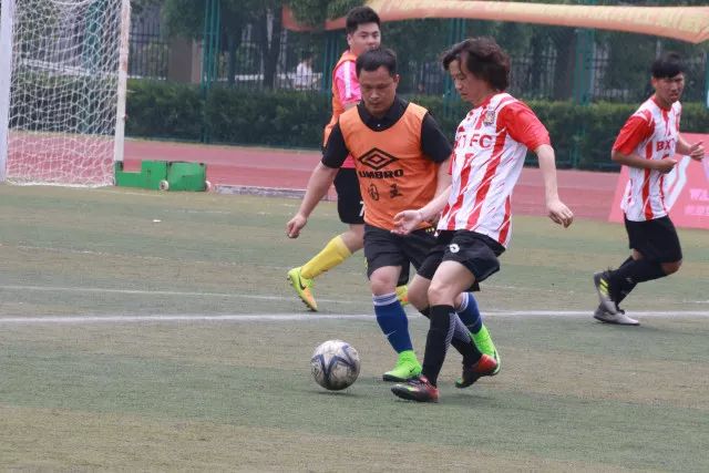 布朗28分绿军险胜狼队5连胜 篮网送国王3连败